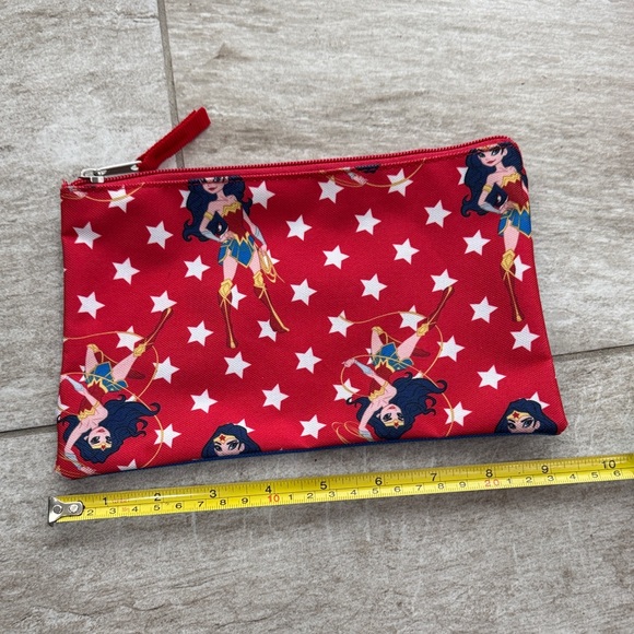 Used!Wonder Woman Backpack and Accessories - Picture 12 of 14